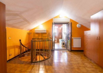 Sala da pranzo - Semi-detached house Via Toledo
 
63/A, Catania - photo 48