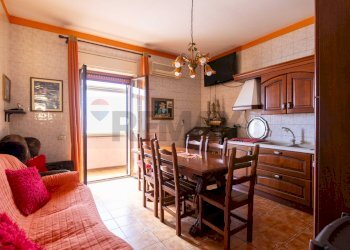 Sala da pranzo - Semi-detached house Via Toledo
 
63/A, Catania - photo 51