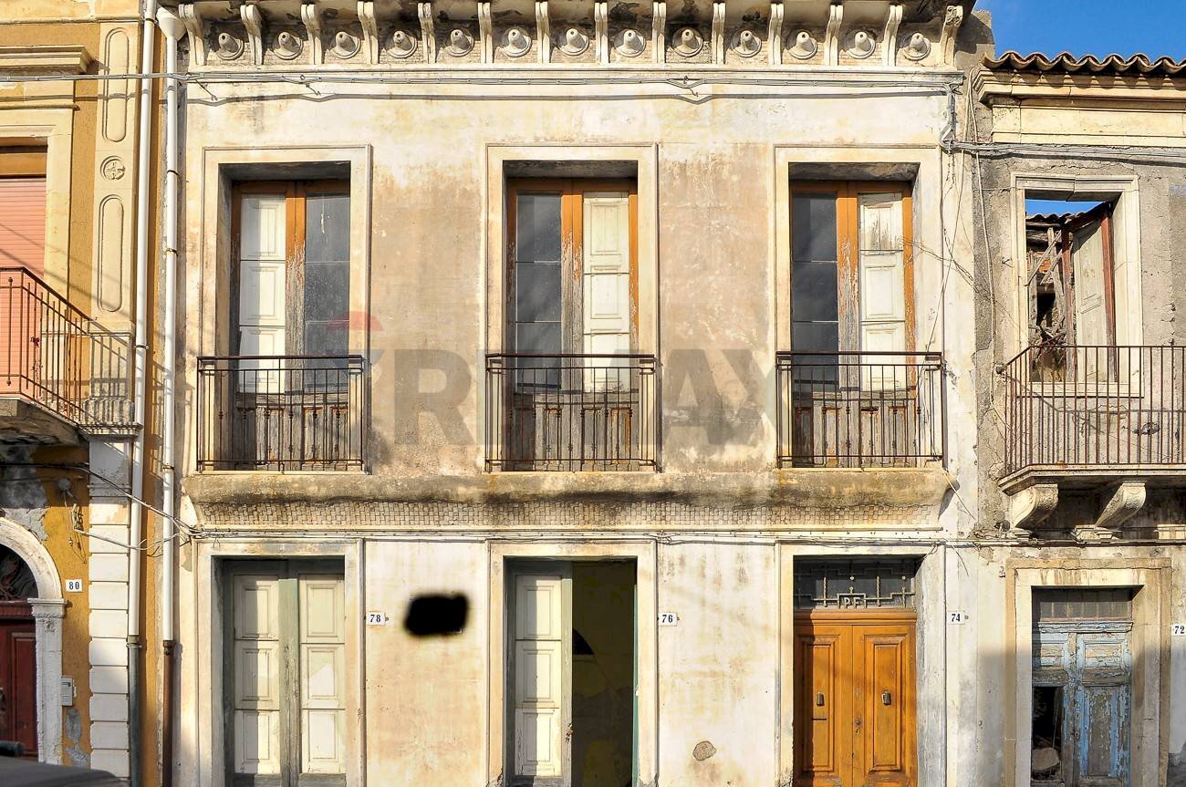 Edificio all\'aperto - Casa indipendente via Umberto
 
76, Piedimonte Etneo - foto 1