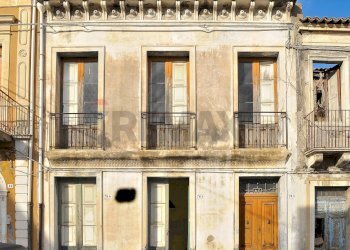 Edificio all\'aperto - Casa indipendente via Umberto
 
76, Piedimonte Etneo - foto 1