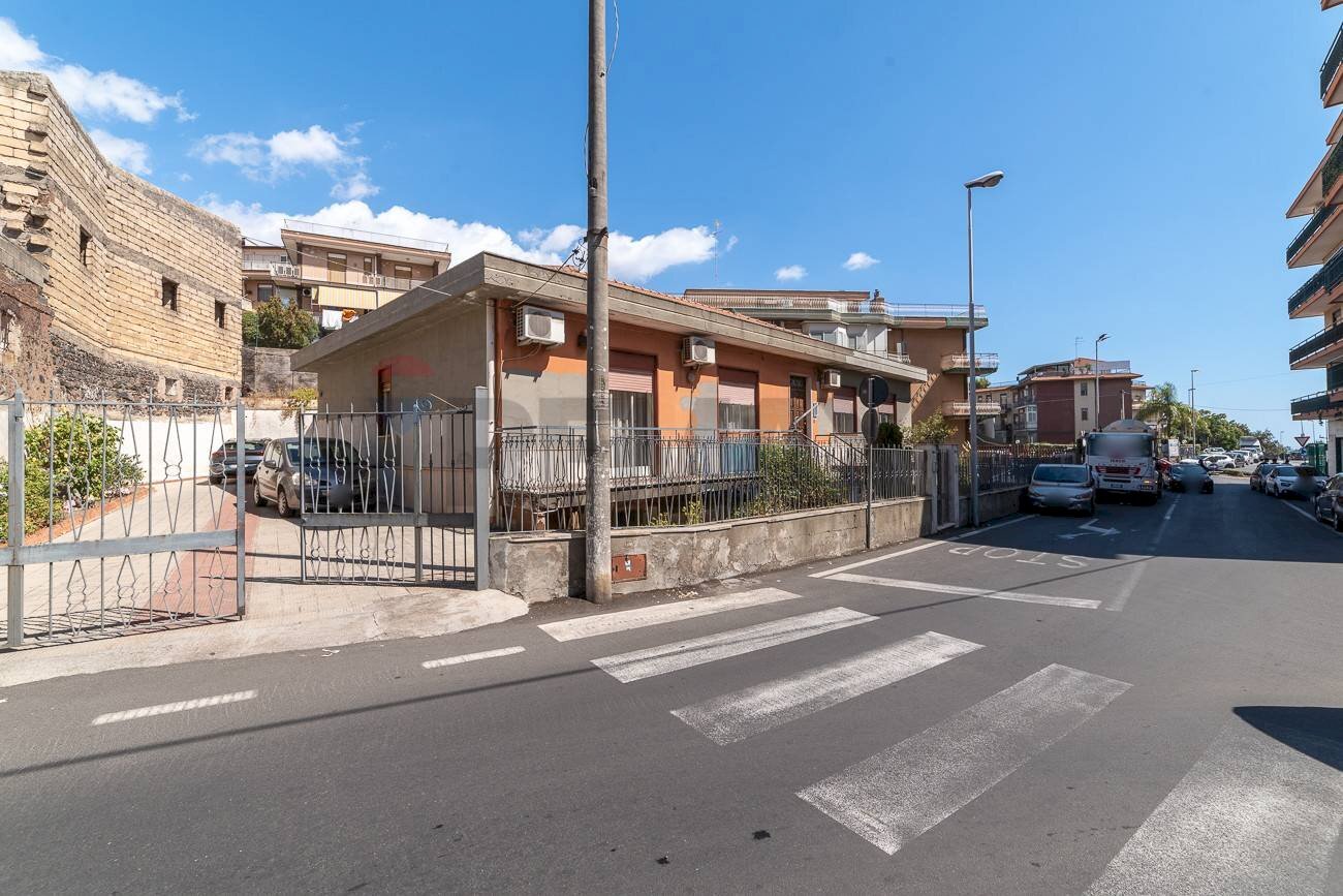 Edificio all\'aperto - Casa indipendente via napoli
 
31, Gravina di Catania - foto 2