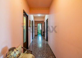 Hall / corridoio - Apartment Via Eugenio Barsanti
 
3, Catania - photo 11