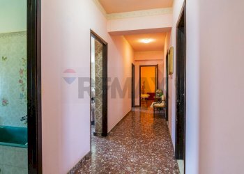 Hall / corridoio - Apartment Via Eugenio Barsanti
 
3, Catania - photo 18