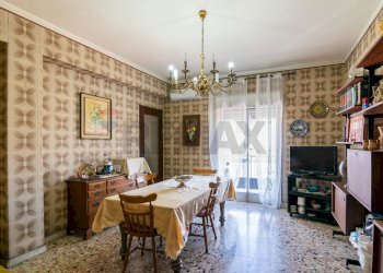 Sala da pranzo - Apartment Via Eugenio Barsanti
 
3, Catania - photo 30
