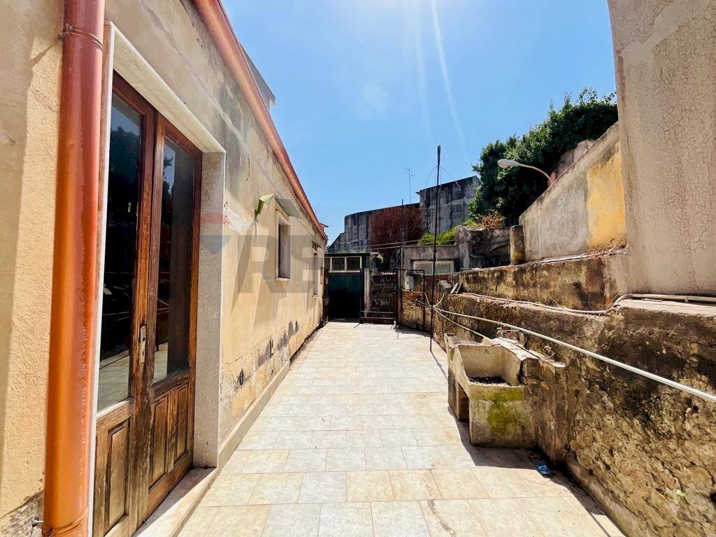 Terrazza - Independent house Via Santi Elena e Costantino
 
25, Aci Catena - photo 1