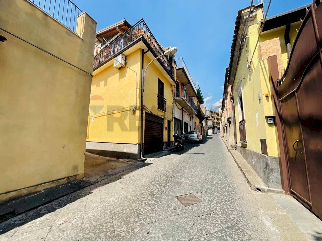 Edificio all\'aperto - Independent house Via Santi Elena e Costantino
 
25, Aci Catena - photo 3