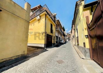 Edificio all\'aperto - Independent house Via Santi Elena e Costantino
 
25, Aci Catena - photo 3