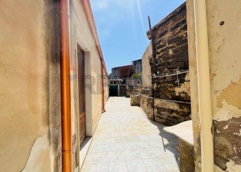 Edificio all\'aperto - Independent house Via Santi Elena e Costantino
 
25, Aci Catena - photo 20