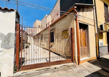 Casa all\'aperto - Independent house Via Santi Elena e Costantino
 
25, Aci Catena - photo 24