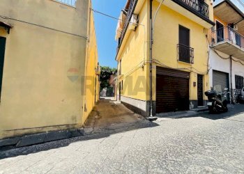 Edificio all\'aperto - Independent house Via Santi Elena e Costantino
 
25, Aci Catena - photo 27