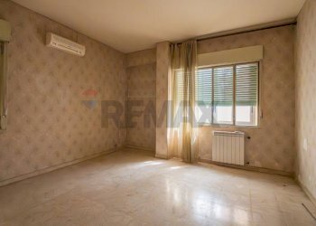 Stanza vuota - Appartamento Via Camillo Benso Conte di Cavour
 
6, Caltagirone - foto 2