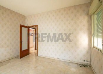 Stanza vuota - Appartamento Via Camillo Benso Conte di Cavour
 
6, Caltagirone - foto 3