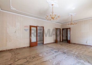 Stanza vuota - Appartamento Via Camillo Benso Conte di Cavour
 
6, Caltagirone - foto 6