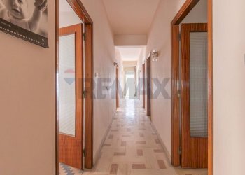 Hall / corridoio - Appartamento Via Camillo Benso Conte di Cavour
 
6, Caltagirone - foto 10