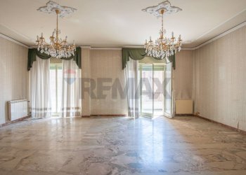 Stanza vuota - Appartamento Via Camillo Benso Conte di Cavour
 
6, Caltagirone - foto 14