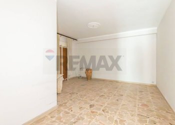 Stanza vuota - Appartamento Via Camillo Benso Conte di Cavour
 
6, Caltagirone - foto 15