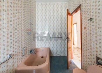 Bagno - Appartamento Via Camillo Benso Conte di Cavour
 
6, Caltagirone - foto 27