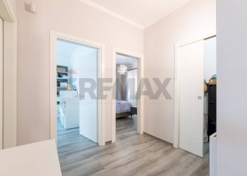Hall / corridoio - Four-room apartment VIA DELLA COSTITUZIONE
 
64, San Giovanni Valdarno - photo 9