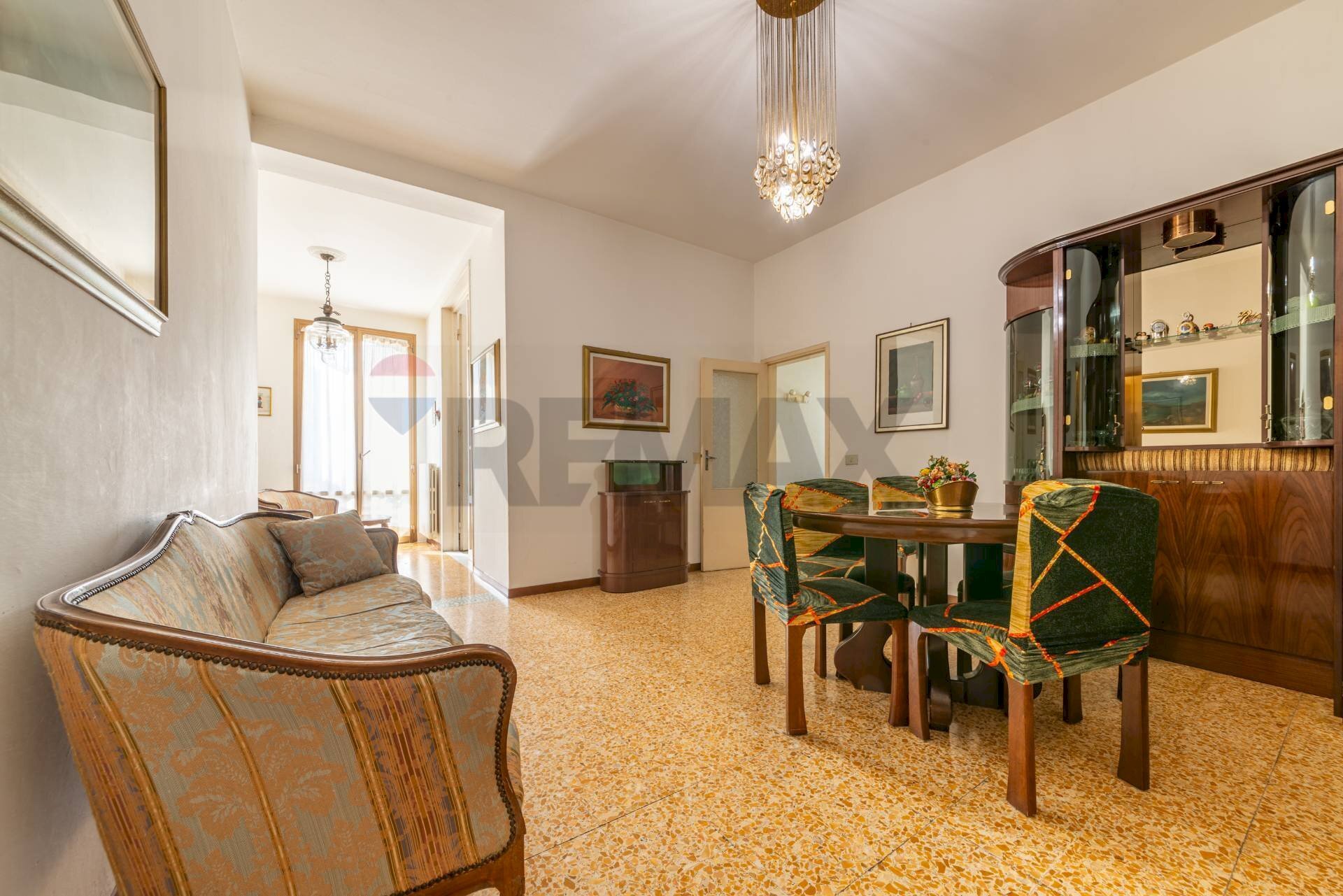 Sala da pranzo - Four-room apartment Piazza della Repubblica
 
1, Figline e Incisa Valdarno - photo 1