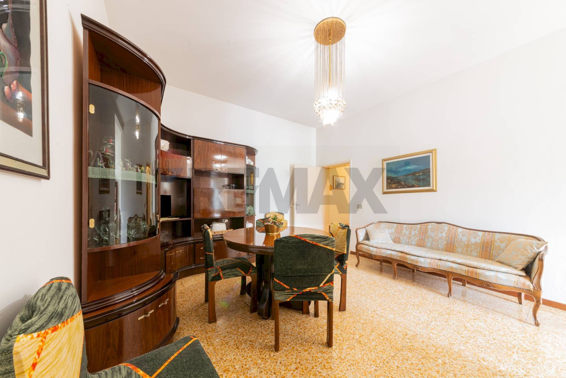 Sala da pranzo - Four-room apartment Piazza della Repubblica
 
1, Figline e Incisa Valdarno - photo 2