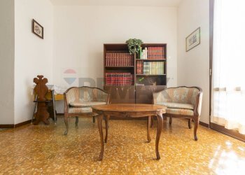 Soggiorno - Four-room apartment Piazza della Repubblica
 
1, Figline e Incisa Valdarno - photo 6