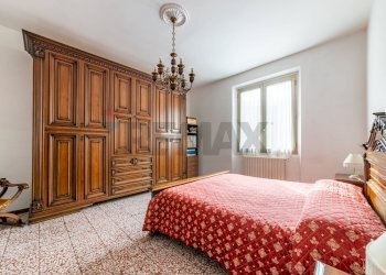 Camera / camera da letto - Four-room apartment Piazza della Repubblica
 
1, Figline e Incisa Valdarno - photo 12