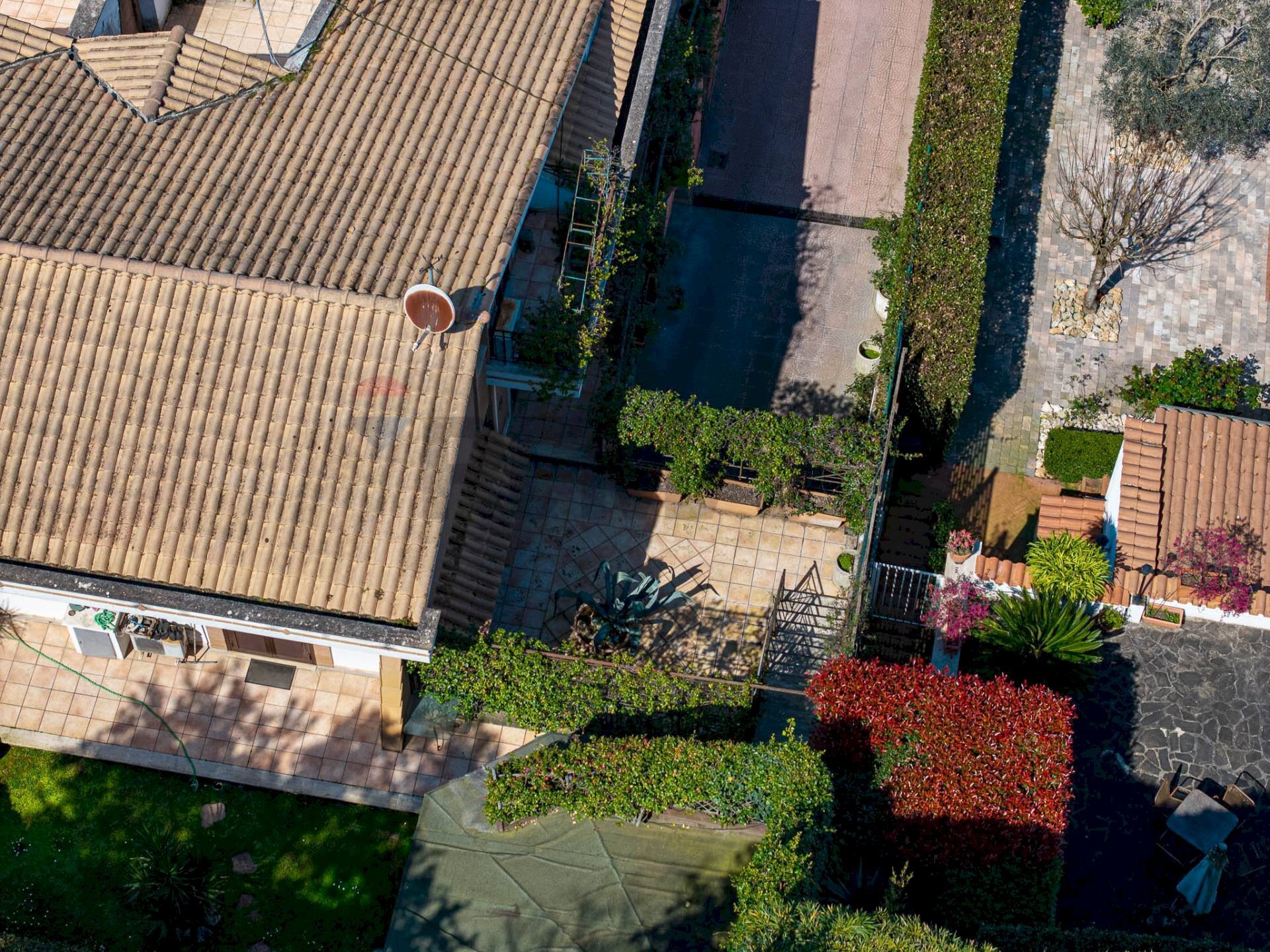 Giardino - Casa semi indipendente VIA DI COLLEVERDE
47, Castelnuovo di Porto - foto 2