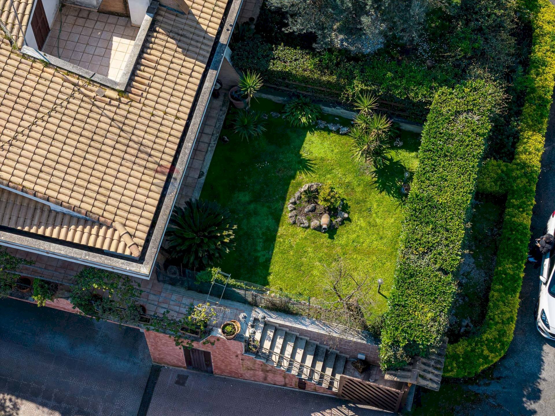 Giardino - Casa semi indipendente VIA DI COLLEVERDE
47, Castelnuovo di Porto - foto 3