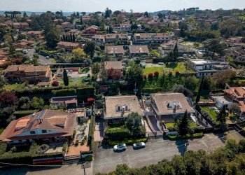 Edificio all\'aperto - Casa semi indipendente VIA DI COLLEVERDE
 
47, Castelnuovo di Porto - foto 3
