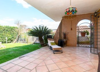 Terrazza - Casa semi indipendente VIA DI COLLEVERDE
 
47, Castelnuovo di Porto - foto 42