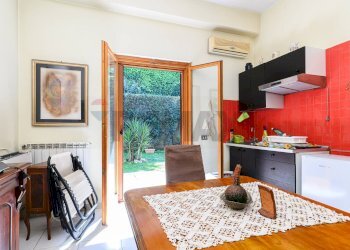 Sala da pranzo - Casa semi indipendente VIA DI COLLEVERDE
 
47, Castelnuovo di Porto - foto 55