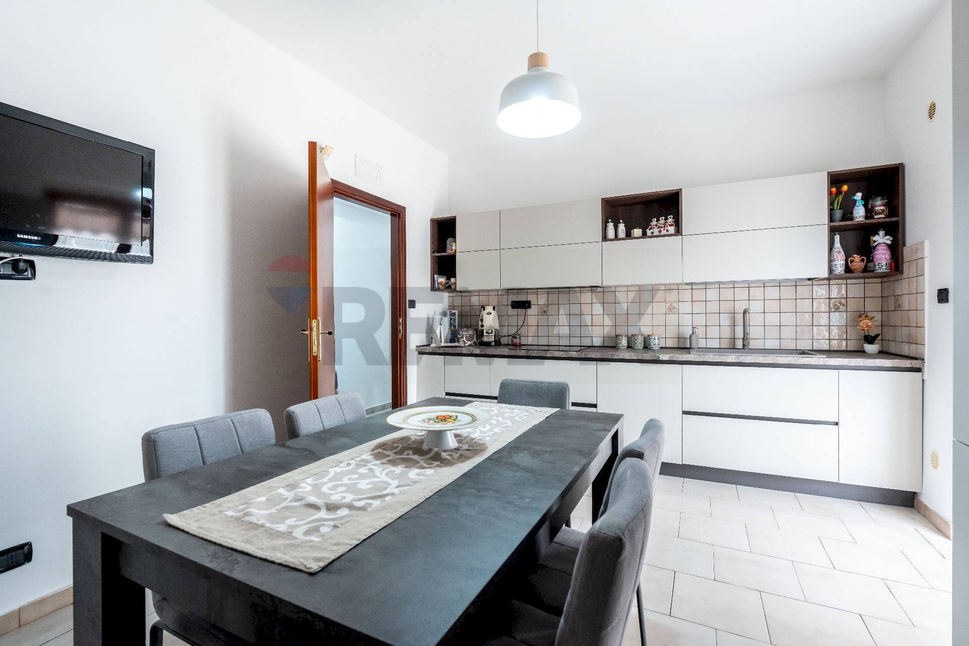 Sala da pranzo - Appartamento Via Stazzone
 
15, Aci Sant'Antonio - foto 2