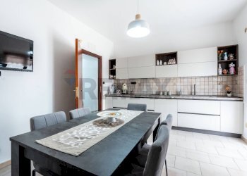 Sala da pranzo - Appartamento Via Stazzone
 
15, Aci Sant'Antonio - foto 2