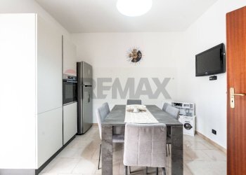 Sala da pranzo - Appartamento Via Stazzone
 
15, Aci Sant'Antonio - foto 15