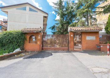 Casa all\'aperto - Appartamento Via Stazzone
 
15, Aci Sant'Antonio - foto 19