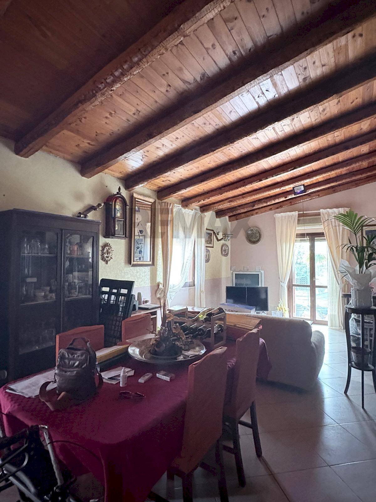 Sala da pranzo - Villa C.DA SCALABAGNI
 
SNC, Canicattini Bagni - photo 2