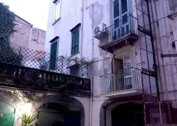 Edificio all\'aperto - One-room apartment Napoli - photo 5