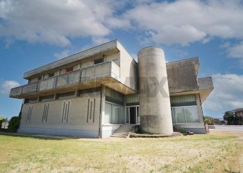 Edificio all\'aperto - Locale Commerciale Viale Martiri della Libertà
 
70, Casaleone - foto 2