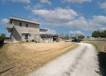 Casa all\'aperto - Locale Commerciale Viale Martiri della Libertà
 
70, Casaleone - foto 3