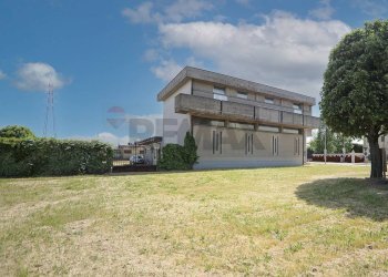 Casa all\'aperto - Locale Commerciale Viale Martiri della Libertà
 
70, Casaleone - foto 4