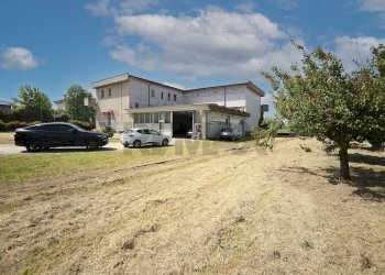 Casa all\'aperto - Locale Commerciale Viale Martiri della Libertà
 
70, Casaleone - foto 5