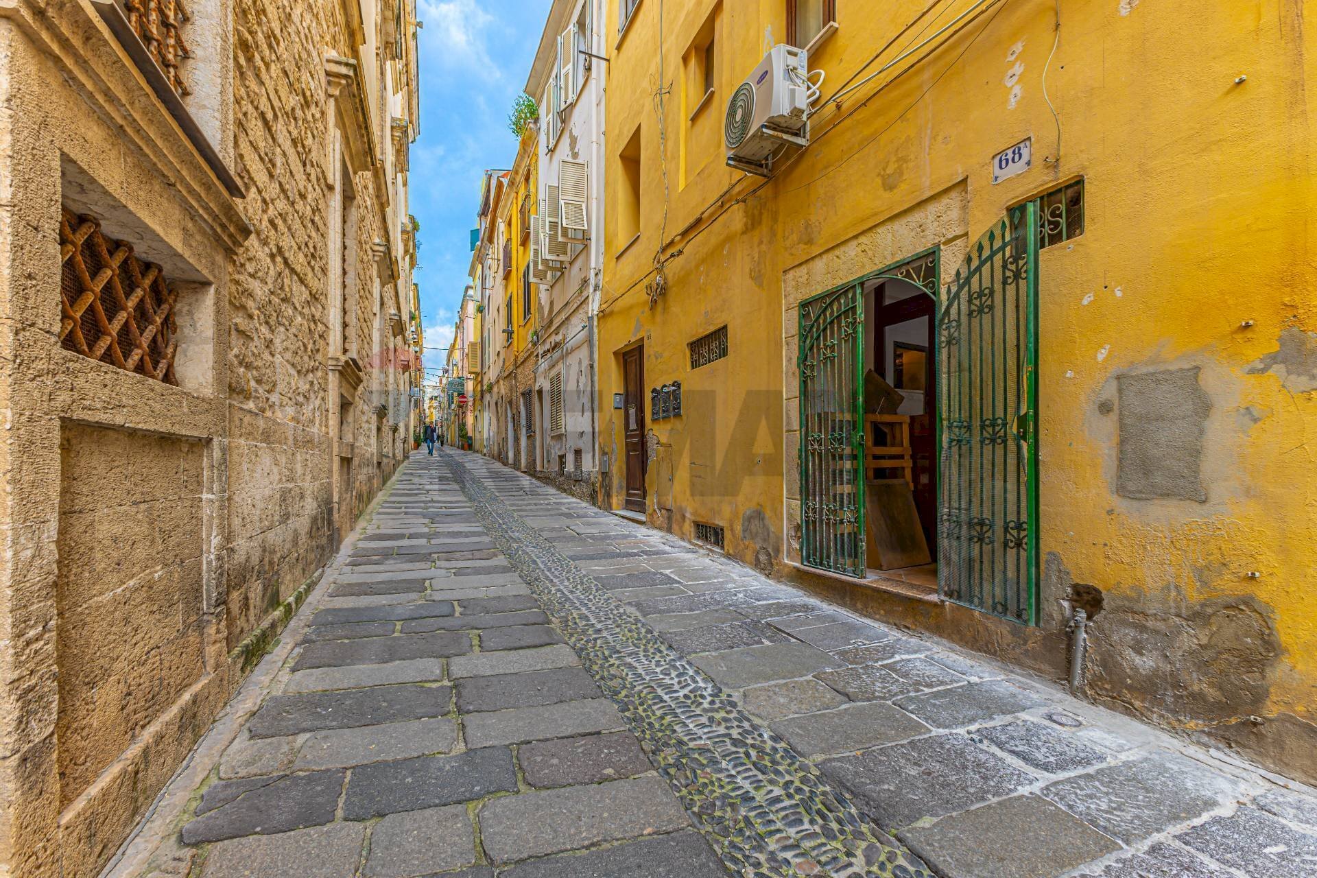 Edificio all\'aperto - Commercial Premises Via Turritana
 
68, Sassari - photo 1