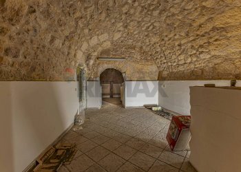 Hall / corridoio - Commercial Premises Via Turritana
 
68, Sassari - photo 4
