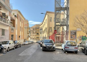 Edificio all\'aperto - Commercial Activity Via Gaetano Donizetti
 
7, Napoli - photo 3