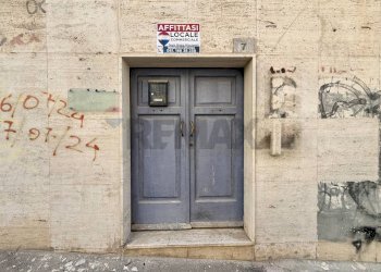 Edificio all\'aperto - Commercial Activity Via Gaetano Donizetti
 
7, Napoli - photo 6