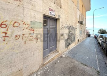Edificio all\'aperto - Commercial Activity Via Gaetano Donizetti
 
7, Napoli - photo 7