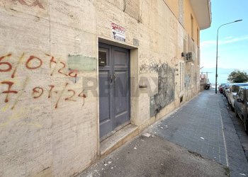 Edificio all\'aperto - Commercial Activity Via Gaetano Donizetti
 
7, Napoli - photo 8