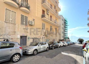 Edificio all\'aperto - Commercial Activity Via Gaetano Donizetti
 
7, Napoli - photo 10