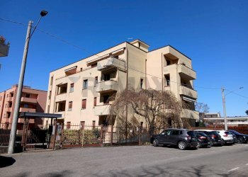 Edificio all\'aperto - Three-room apartment via napoleone ruberto
 
37, Cardano al Campo - photo 1