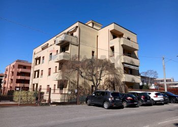 Edificio all\'aperto - Three-room apartment via napoleone ruberto
 
37, Cardano al Campo - photo 4